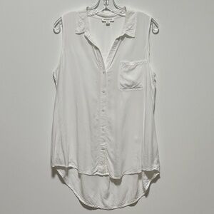 beachlunchlounge Soft, drapey White Sleeveless Button-Down casual pocket top